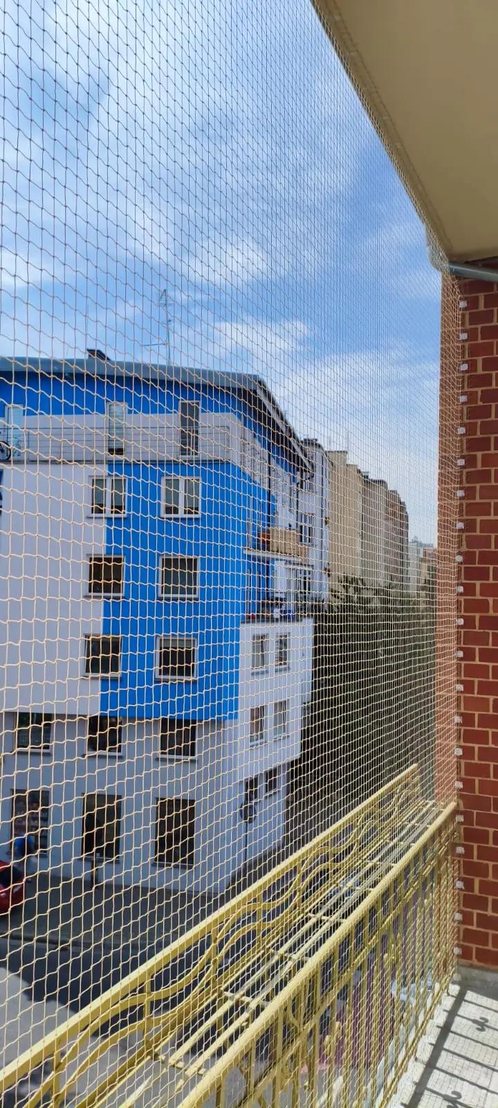 Realizacja siatki na balkonie